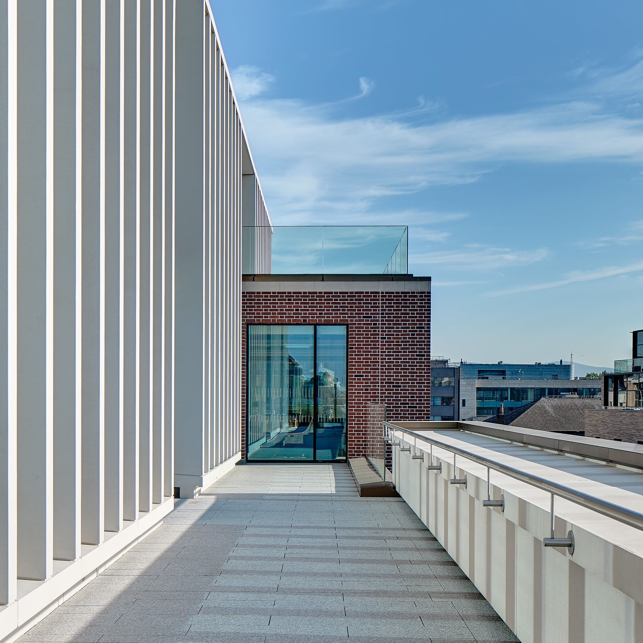 06 10 Molesworth street balcony